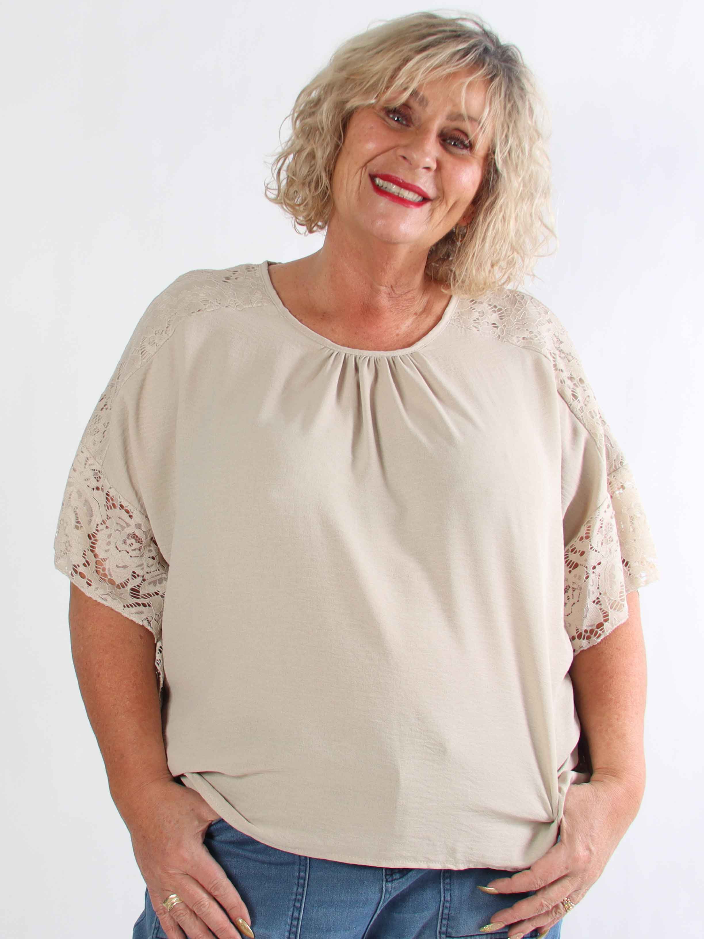 Frazzine Shirt - Plus size tunika i løs pasform med blondekant ved ærmerne